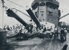 The big guns of HMS New Zealand, c1914