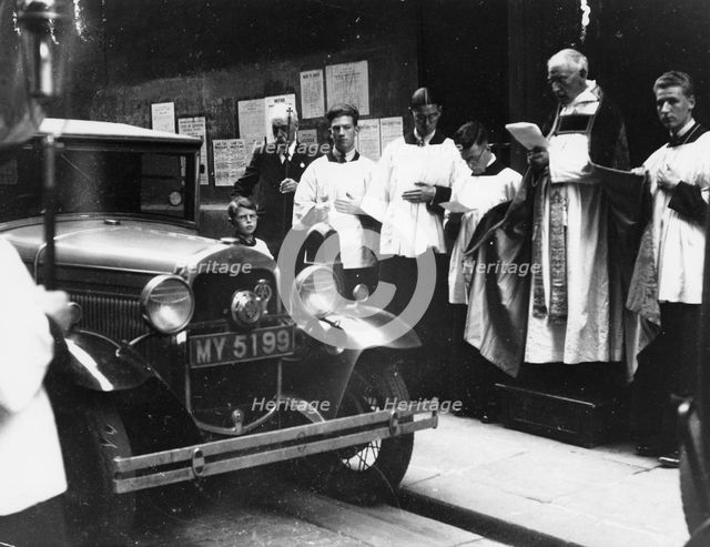 The blessing of cars, City of London, c1930. Artist: Unknown
