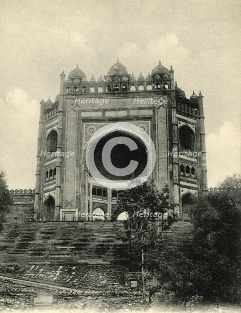 'The Bolund Gate, Futtehpur Sikri. Agra'.  Creator: Unknown.