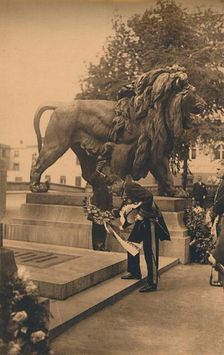 The Cuban Minister lays a wreath in homage to the Unknown Belgian Soldier, Brussels, Belgium, 1927. Creator: Unknown