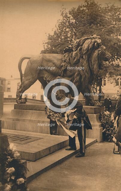 The Cuban Minister lays a wreath in homage to the Unknown Belgian Soldier, Brussels, Belgium, 1927.  Creator: Unknown.