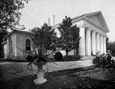 The Custis-Lee Mansion (i.e. Arlington House, the Robert E. Lee Memorial), Arlington, Va., (1900?). Creator: Unknown