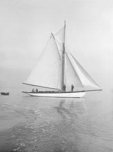 The cutter Wenda in light winds, 1912. Creator: Kirk & Sons of Cowes