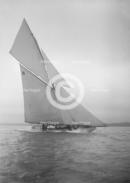 The cutter 'Onda' sailing close-hauled, 1911. Creator: Kirk & Sons of Cowes.