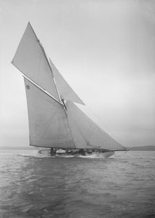 The cutter Onda sailing close-hauled, 1911. Creator: Kirk & Sons of Cowes