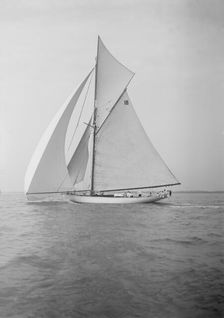 The cutter Onda sailing under spinnaker, 1911. Creator: Kirk & Sons of Cowes