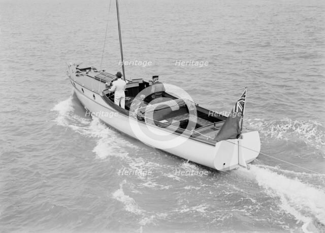 The cabin cruiser 'Minnehaha', 1914. Creator: Kirk & Sons of Cowes.