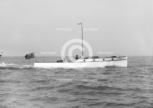 The cabin cruiser 'Minnehaha', 1914. Creator: Kirk & Sons of Cowes.