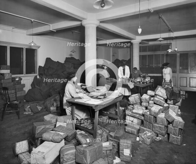 The Canadian Red Cross Society, 15A Pall Mall, Westminster, London, January 1917.  Artist: H Bedford Lemere.