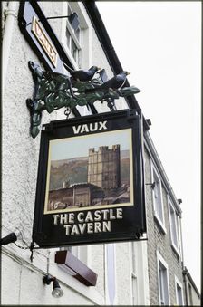 The Castle Tavern, Market Place, Richmond, North Yorkshire, 1989. Creator: Dorothy Chapman