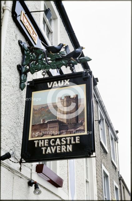 The Castle Tavern, Market Place, Richmond, North Yorkshire, 1989. Creator: Dorothy Chapman.