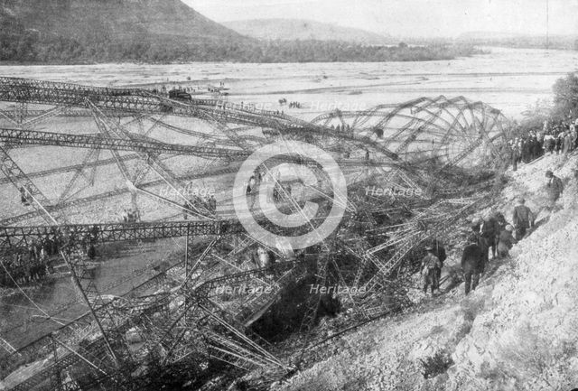 The carcass of Zeppelin LZ85 (L45), 20 October 1917. Artist: Unknown