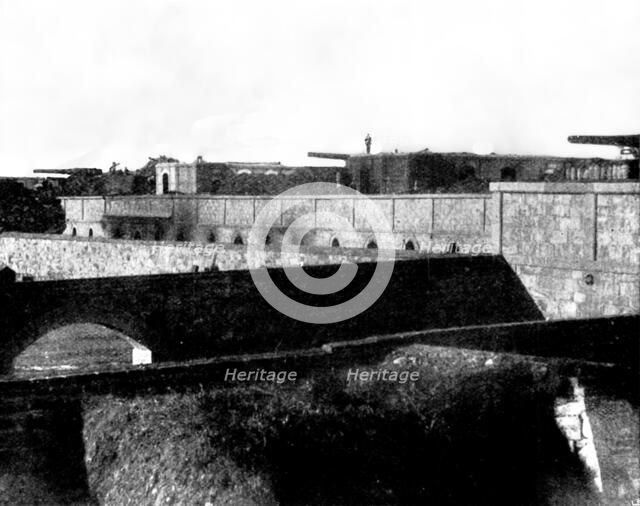 The Chinese Question: battery on the Island of Liu-Kung-Tau,...harbour of Wei-Hai-Wei, 1898. Creator: Unknown.