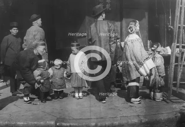 The children's hour, Chinatown, San Francisco, between 1896 and 1906. Creator: Arnold Genthe.