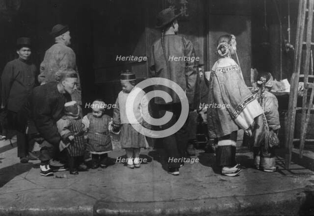 The children's hour, Chinatown, San Francisco, between 1896 and 1906. Creator: Arnold Genthe.