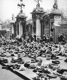 The children's jubilee holiday, Buckinham Palace, London, 1935