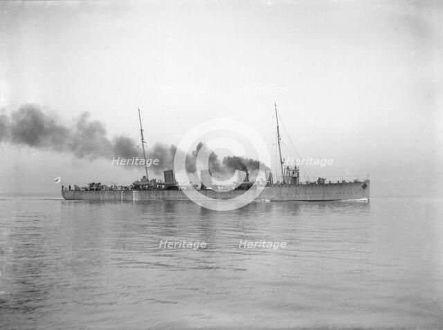 The Chilean Destroyer 'Almirante Lynch' under way, 1913. Creator: Kirk & Sons of Cowes.