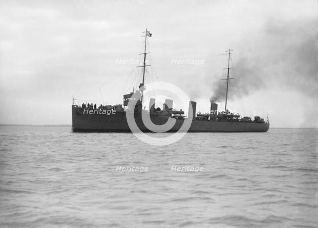 The Chilean Destroyer 'Almirante Lynch' under way, 1914. Creator: Kirk & Sons of Cowes.