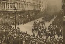 The City Lines Queen Victoria Street To Watch The New Lord Mayor and His Procession c1935. Creator: Unknown