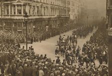 The City Lines Queen Victoria Street To Watch The New Lord Mayor and His Procession c1935. Creator: Unknown