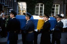 The coffin of King Gustaf VI Adolf of Sweden, 15 September 1973. Creator: Unknown