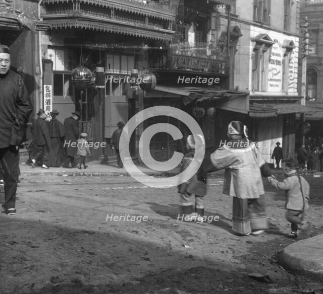 The crossing, Chinatown, San Francisco, between 1896 and 1906. Creator: Arnold Genthe.