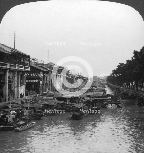 'The crowded canal, from the English Bridge', Canton, China, 1901. Artist: HC White