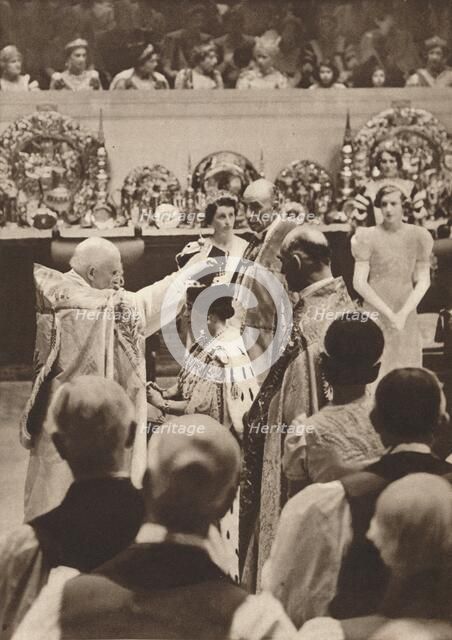 'The crowning of Queen Elizabeth, wife of King George VI', 1937. Creator: Unknown.