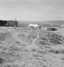 The Dazey farm and home, Homedale district, Malheur County, Oregon, 1939. Creator: Dorothea Lange