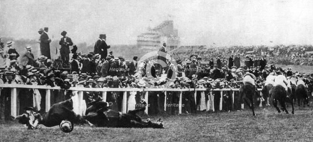 The Derby tragedy of 1913, (1935). Artist: Unknown