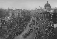 The Diamond Jubilee: Queen Victoria's carriage passing the National Gallery, London, 1897 (1906)