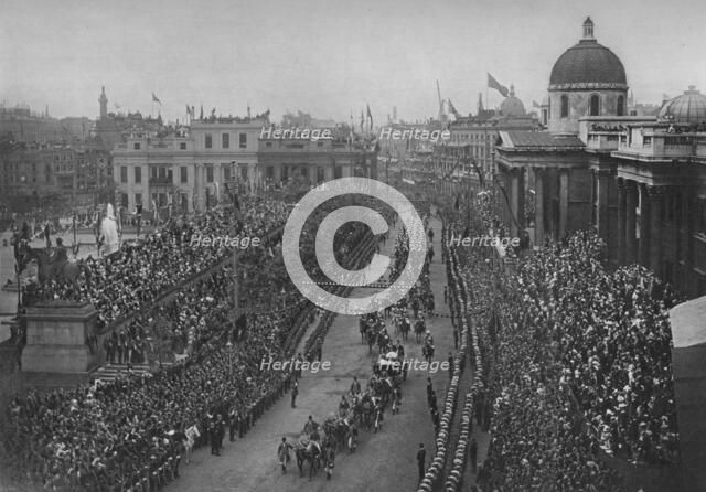 The Diamond Jubilee: Queen Victoria's carriage passing the National Gallery, London, 1897 (1906). Artist: Unknown.