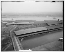 The Docks, Savannah, Ga., between 1900 and 1915. Creator: Unknown