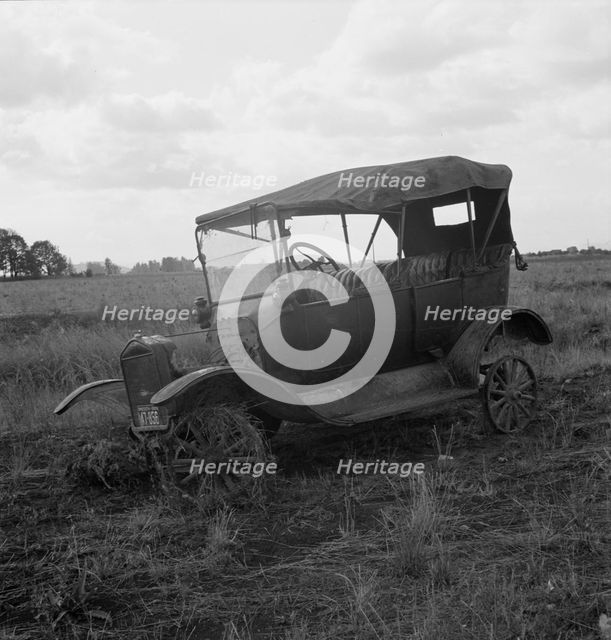 The end of the Model "T" abandoned...along Highway 99, North of Eugene, Oregon, 1939. Creator: Dorothea Lange.