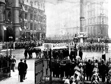 The Funeral of Mr. Gladstone: removing the body from the funeral car...at the Abbey, 1898. Creator: SB Bolas & Co