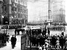 The Funeral of Mr. Gladstone: removing the body from the funeral car...at the Abbey, 1898. Creator: SB Bolas & Co