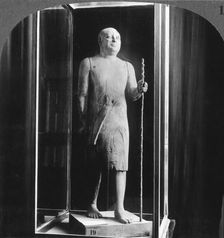 The famous wooden statue called the Shekh-el-Beled, Cairo, Egypt 1905.Artist: Underwood & Underwood