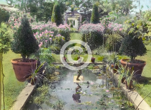 "The Fens," Lorenzo Easton Woodhouse house, Huntting Lane, East Hampton, New York, 1914. Creator: Frances Benjamin Johnston.