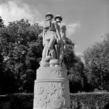 The First World War memorial to the 24th East Surrey Division in Battersea Park, London. Artist: Historic England Staff Photographer