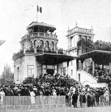 The French Derby: the grand stand at Longchamp on the day of the Grand Prix, 1909. Creator: Graphic Photo Union