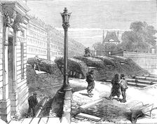 The French Siege of Paris: barricade at the end of the rue de Rivoli, Place de la Concorde, 1871. Creator: Unknown