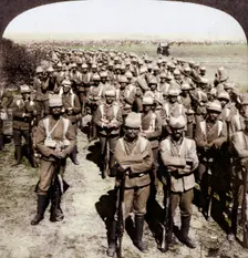 The Guards Brigade on the march to Kroonstadt, South Africa, Boer War, 1900. Artist: Underwood & Underwood