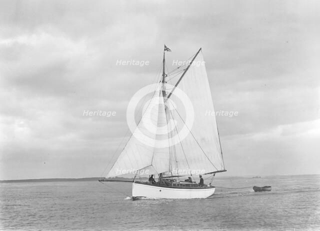 The gaff rig sailboat 'Bunty' close-hauled, 1921. Creator: Kirk & Sons of Cowes.