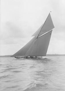 The gaff rigged 15 Metre yacht Paula III sailing close-hauled, 1915. Creator: Kirk & Sons of Cowes
