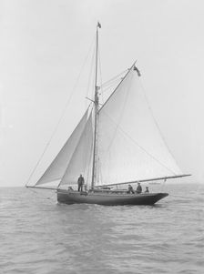 The gaff rigged cutter Wych under sail, 1914. Creator: Kirk & Sons of Cowes
