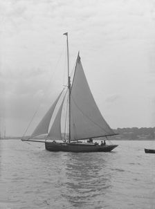 The gaff rigged cutter Wych under sail, 1914. Creator: Kirk & Sons of Cowes