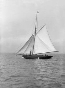 The gaff rigged cutter Wych under sail, 1914. Creator: Kirk & Sons of Cowes