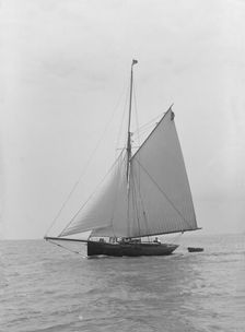 The gaff rigged cutter Wych under sail, 1914. Creator: Kirk & Sons of Cowes