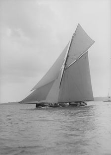 The gaff rigged cutter Bloodhound sailing close-hauled, 1913. Creator: Kirk & Sons of Cowes