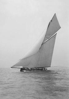 The gaff rigged cutter Bloodhound sailing close-hauled, 1914. Creator: Kirk & Sons of Cowes